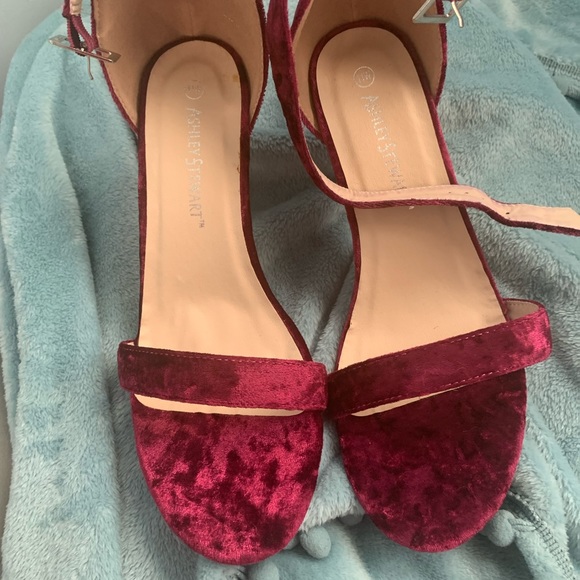 Brand new Beautiful Wine colour heels - Picture 2 of 2